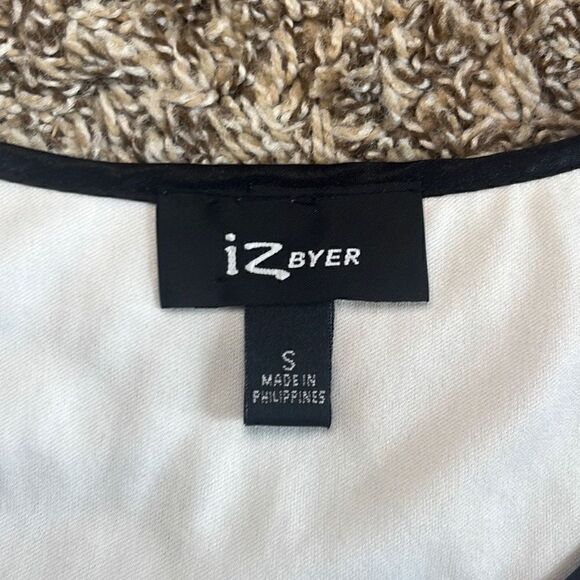 IZ Byer EUC White Black Trim Flowy Ruffle Sleeve Blouse Sz S - Picture 4 of 6